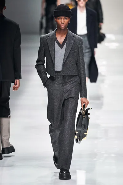 Look 8